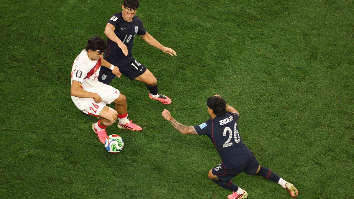 Turkiye beat U.S. 3-2 with last-gasp winner in dead rubber in LA