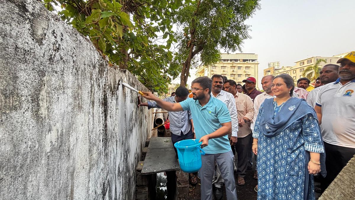 Heritage city must be clean says In-charge Collector Sedhu Madhavan
